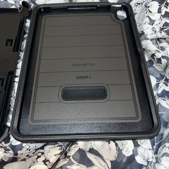 OTTERBOX-Defender Series Case for iPad 10th Gen - NWT - Picture 4 of 9